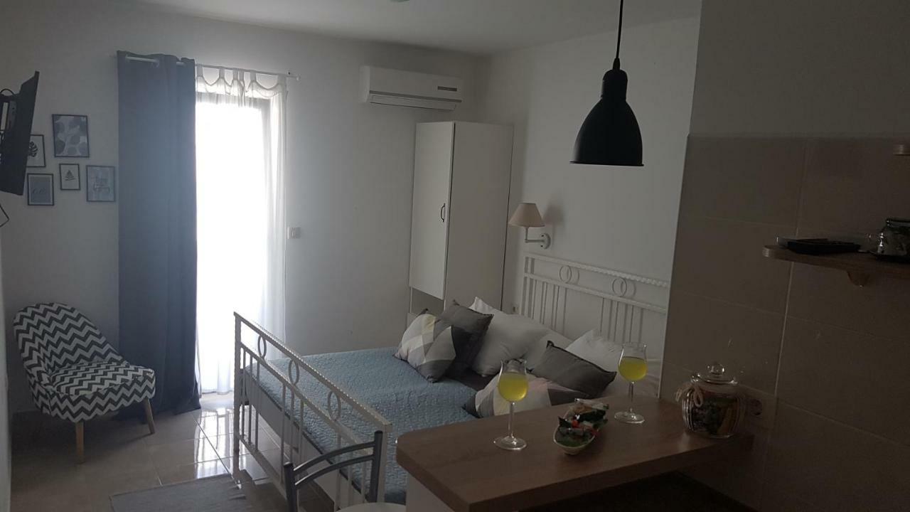 Apartment Luna Drvenik  Extérieur photo